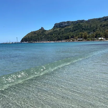 Modern Two-bedroom Flat, 10 Mins Walk To The Quartu SantʼElena