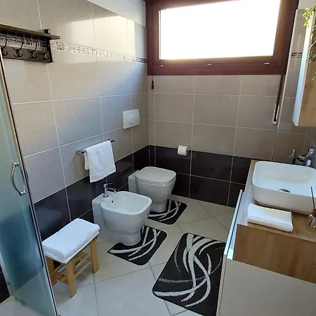 Modern Two-bedroom Flat, 10 Mins Walk To The Apartmán