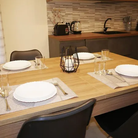 Modern Two-bedroom Flat, 10 Mins Walk To The Apartmán