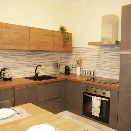 Apartmán Modern Two-bedroom Flat, 10 Mins Walk To The Quartu SantʼElena