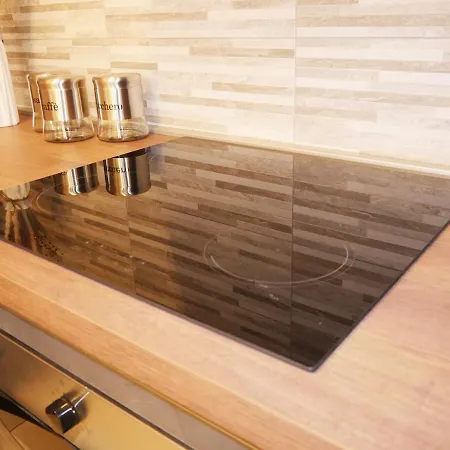Apartmán Modern Two-bedroom Flat, 10 Mins Walk To The