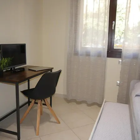 Modern Two-bedroom Flat, 10 Mins Walk To The Quartu SantʼElena