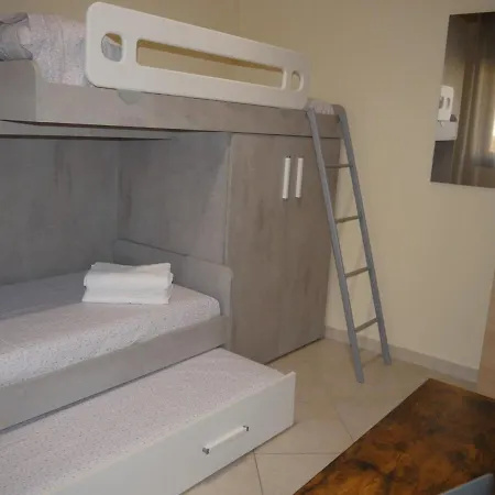 Modern Two-bedroom Flat, 10 Mins Walk To The Quartu SantʼElena