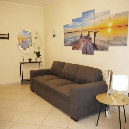 Modern Two-bedroom Flat, 10 Mins Walk To The Quartu Sant'Elena