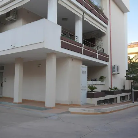 Modern Two-bedroom Flat, 10 Mins Walk To The *