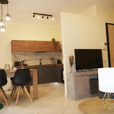 Modern Two-bedroom Flat, 10 Mins Walk To The