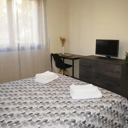 Modern Two-bedroom Flat, 10 Mins Walk To The Appartamento *